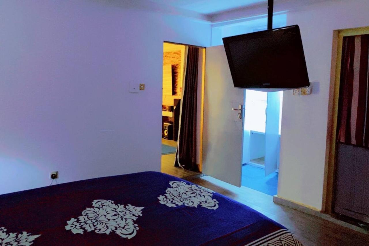 Maleeks Apartment Ikeja "Shared 2Bedroom Apt, Individual Private Rooms And Baths" ลากอส ภายนอก รูปภาพ